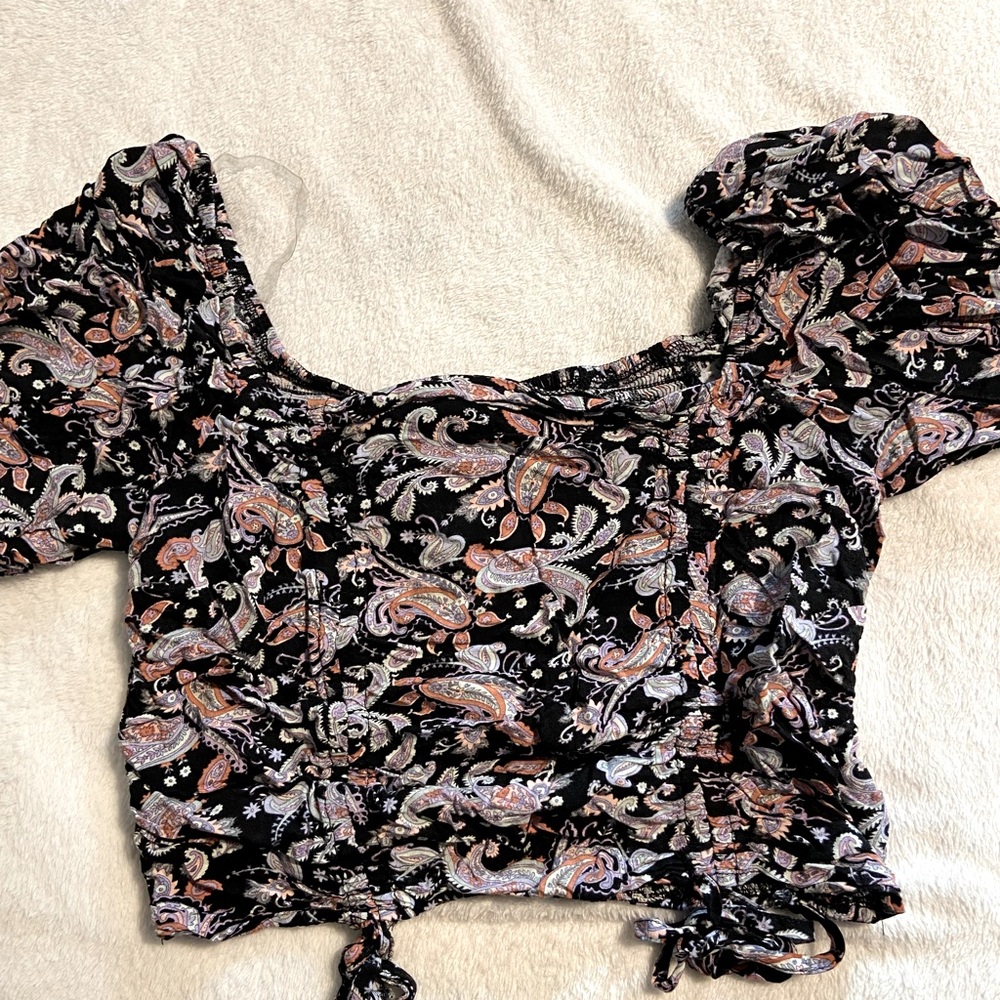 Black print rouched crop top